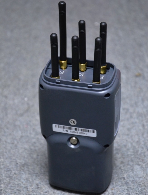 Block cell phone signal in car | 6 phones jumping on the notch trend - Video